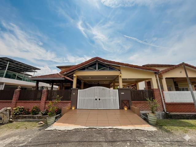 Bungalow for sale in Malaka