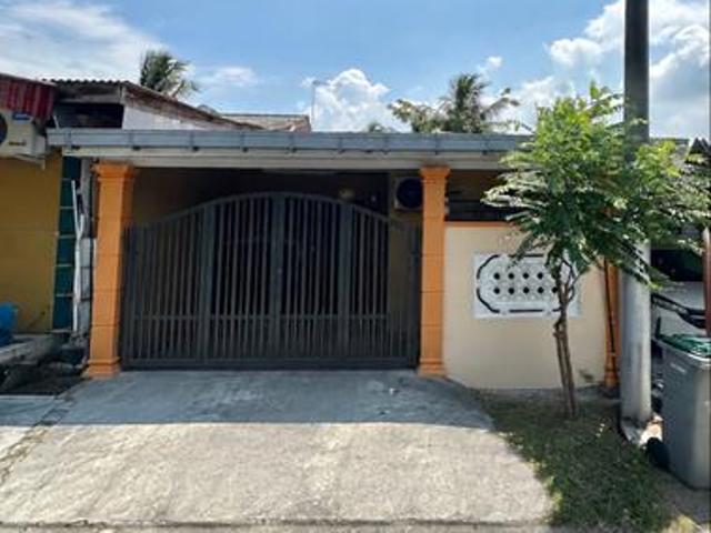 Terraced House for sale in Malaka