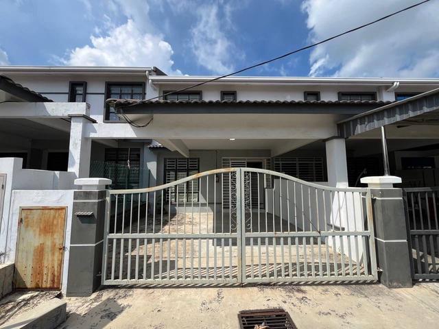 Terraced House for sale in Malaka