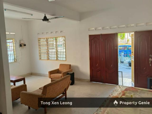 Terraced House for sale in Malaka