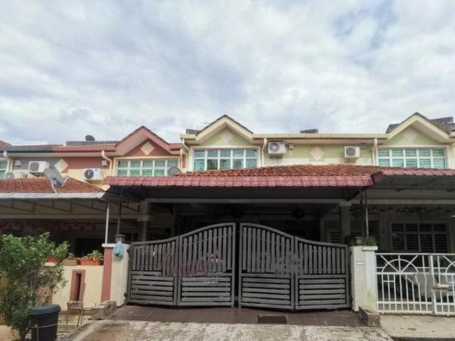 Terraced House for sale in Malaka