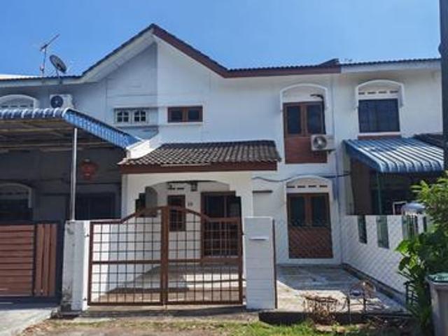 Terraced House for sale in Malaka