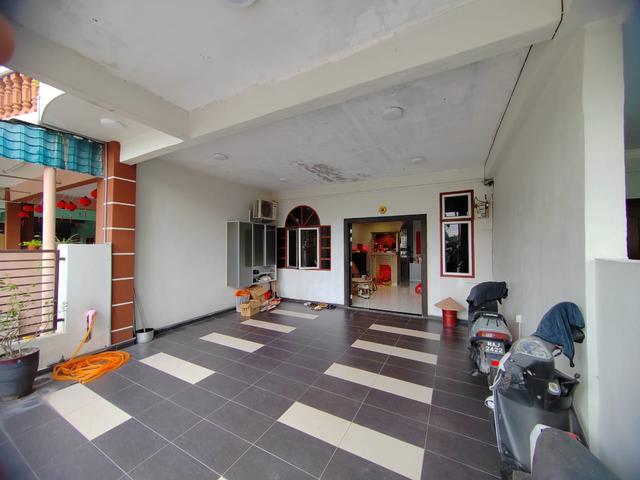 Terraced House for sale in Malaka