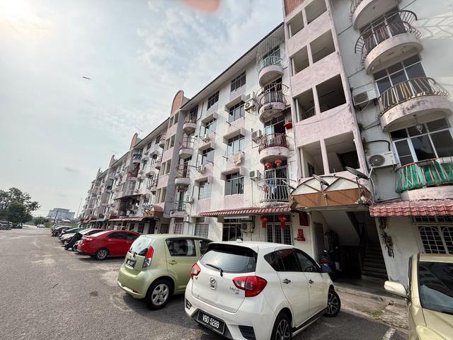 Flat for sale in Malaka
