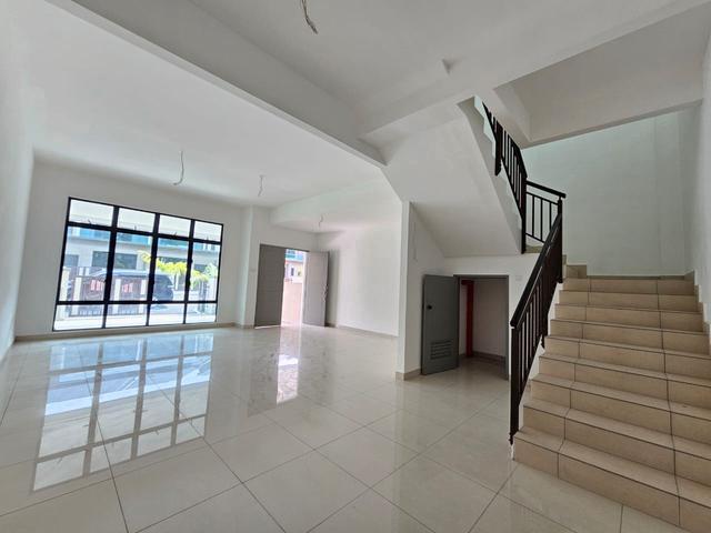 Terraced House for sale in Malaka