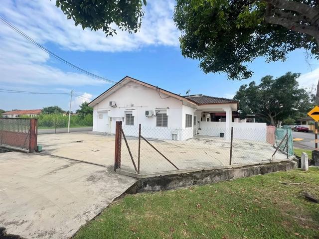 Terraced House for sale in Malaka