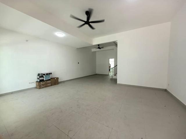 Terraced House for sale in Malaka