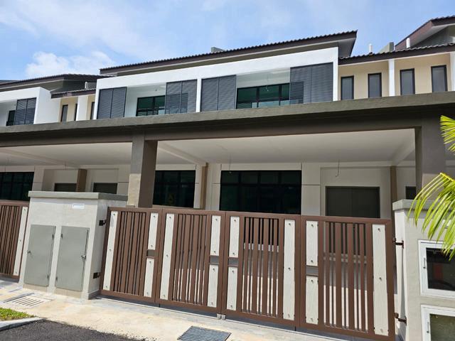 Terraced House for sale in Malaka