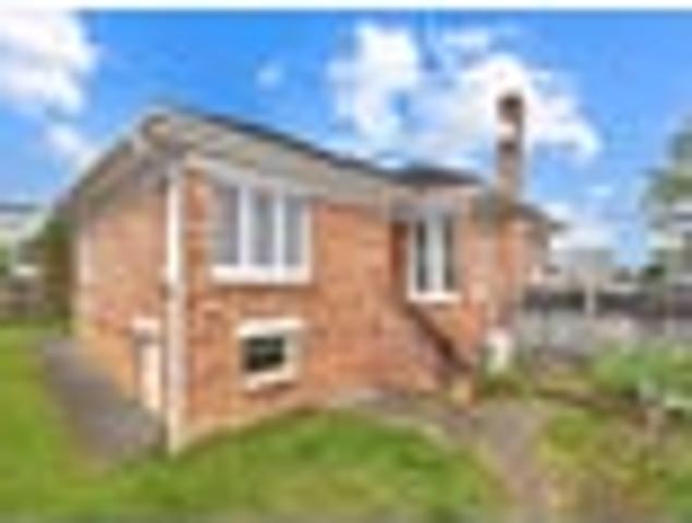 House for sale in Kelston