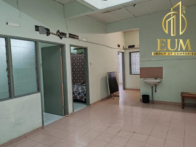 Terraced House for sale in Malaka