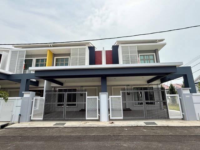 Terraced House for sale in Malaka