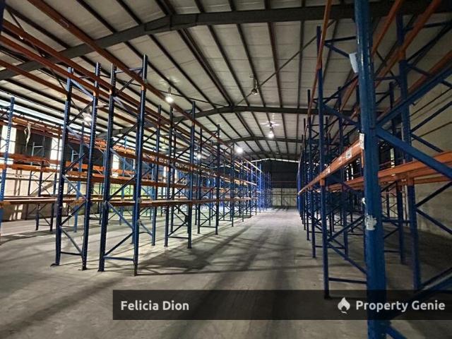 Warehouse for sale in Malaka