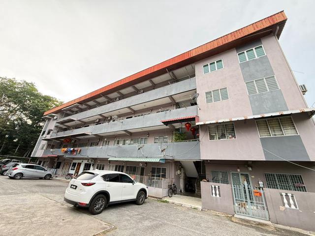 Flat for sale in Malaka