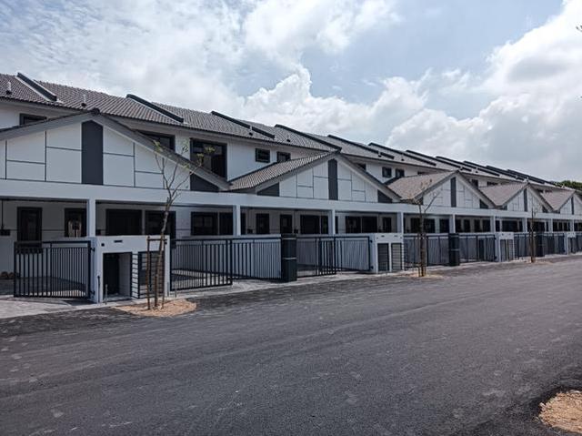 Terraced House for sale in Malaka