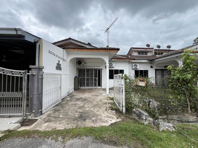 Terraced House for sale in Malaka