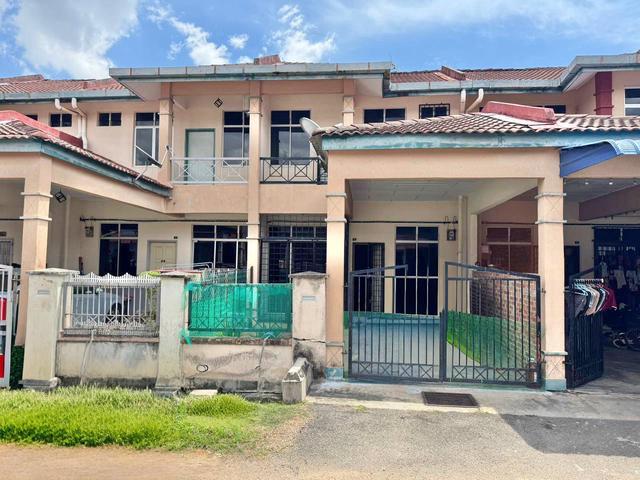 Terraced House for sale in Malaka