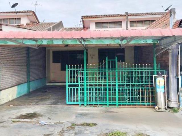 Terraced House for sale in Malaka