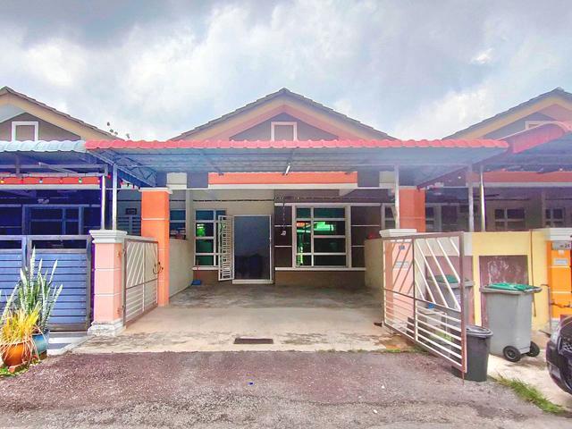 Terraced House for sale in Malaka