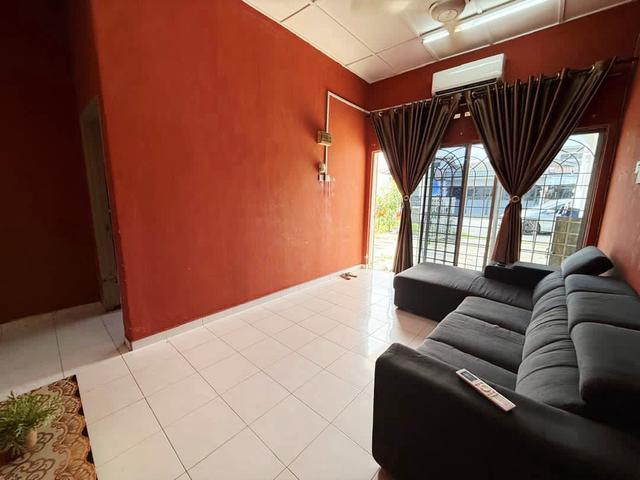 Terraced House for sale in Malaka