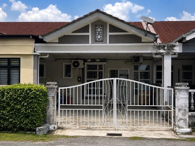 Terraced House for sale in Malaka