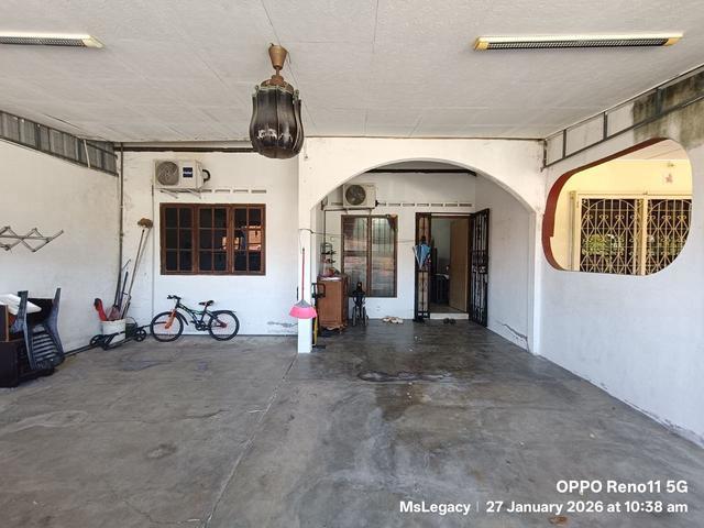 Terraced House for sale in Malaka