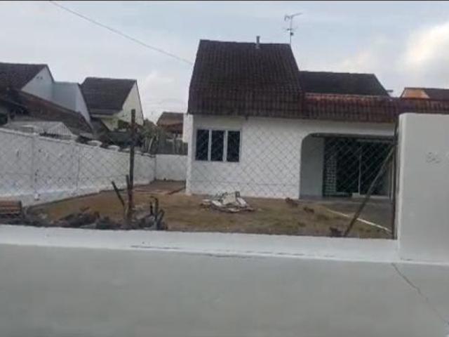 Bungalow for sale in Malaka