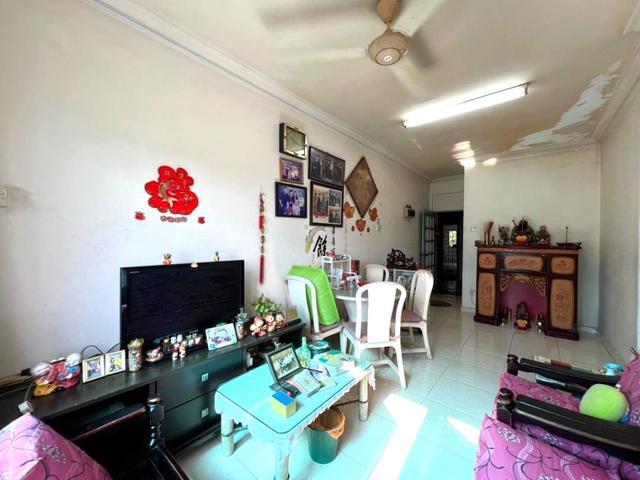 Flat for sale in Malaka