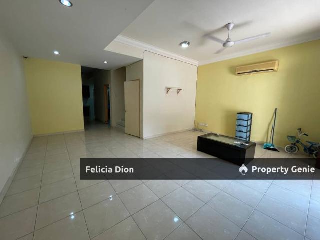 Terraced House for sale in Malaka