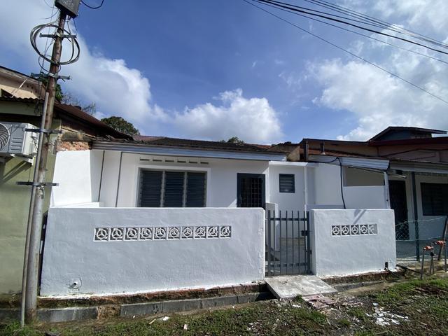 Terraced House for sale in Malaka