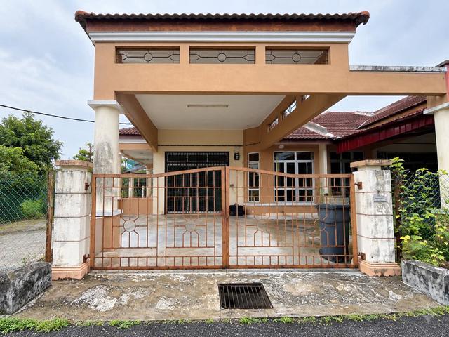 Terraced House for sale in Malaka