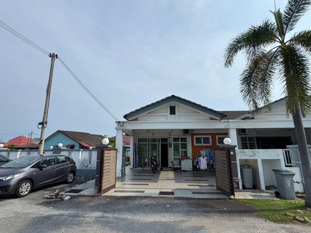Terraced House for sale in Malaka
