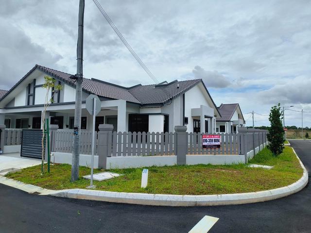 Terraced House for sale in Malaka