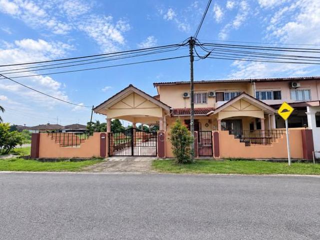 Terraced House for sale in Malaka