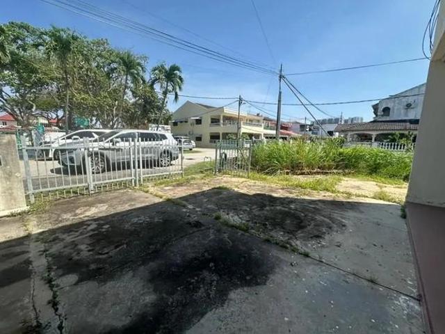 Terraced House for sale in Malaka