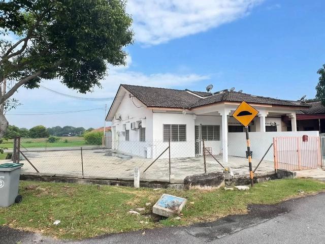 Terraced House for sale in Malaka
