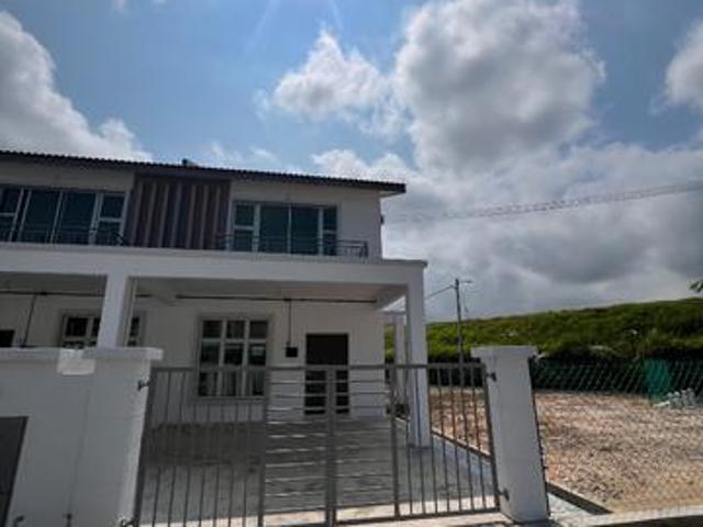 Terraced House for sale in Malaka