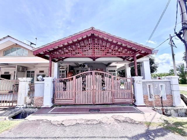 Terraced House for sale in Malaka