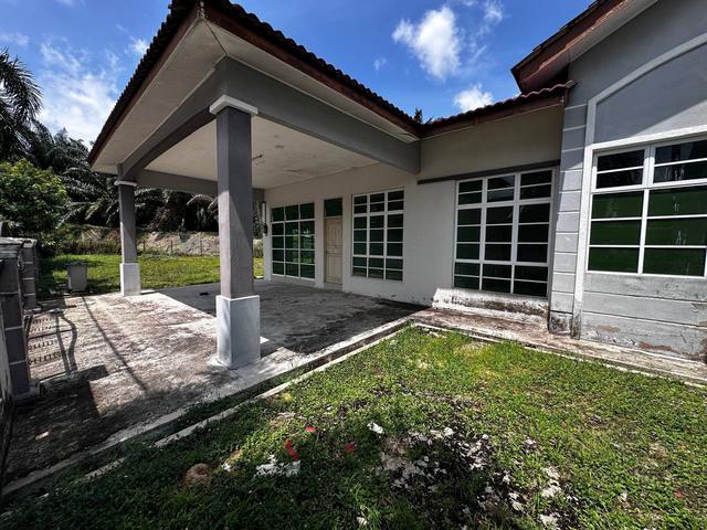 Terraced House for sale in Malaka