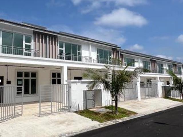 Terraced House for sale in Malaka