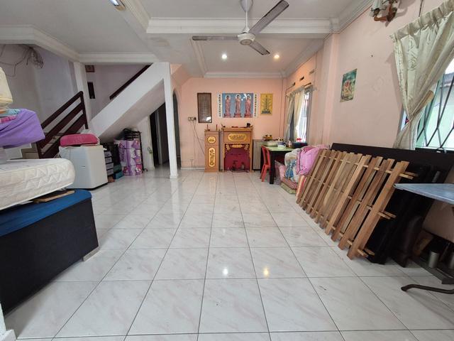 Terraced House for sale in Malaka
