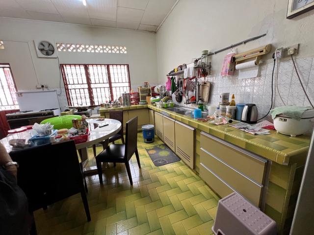 Terraced House for sale in Malaka