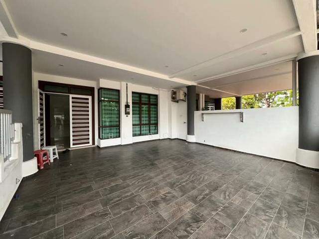 Terraced House for sale in Malaka