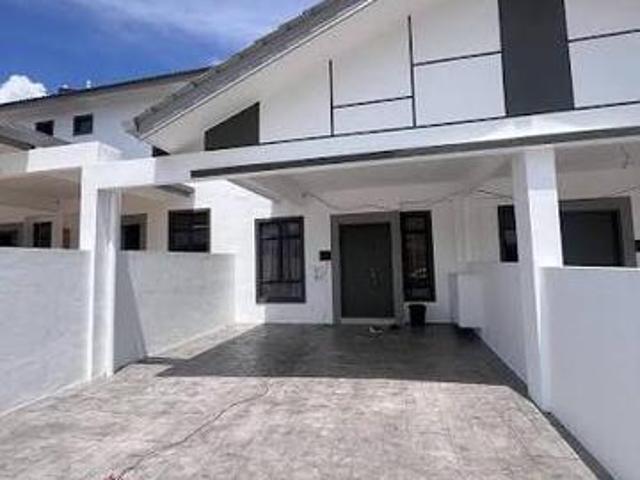 Terraced House for sale in Malaka