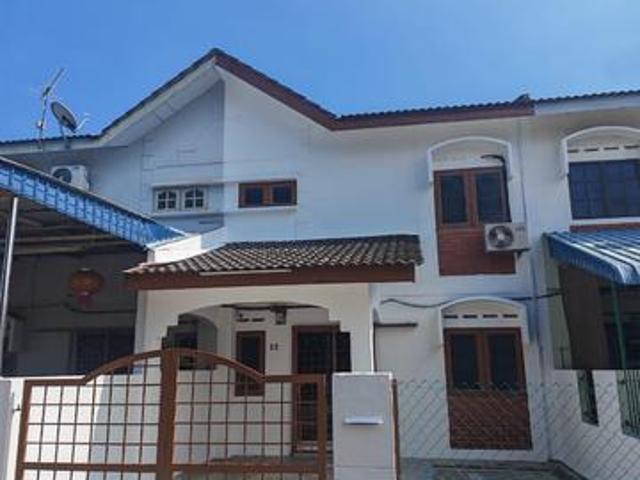 Terraced House for sale in Malaka