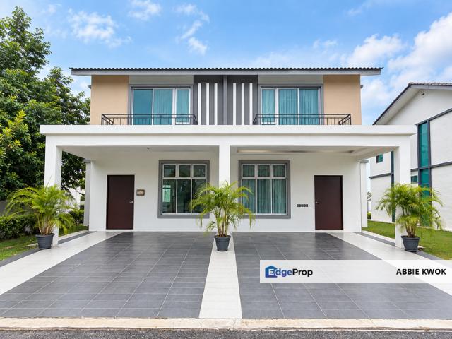 House for sale in Malaka