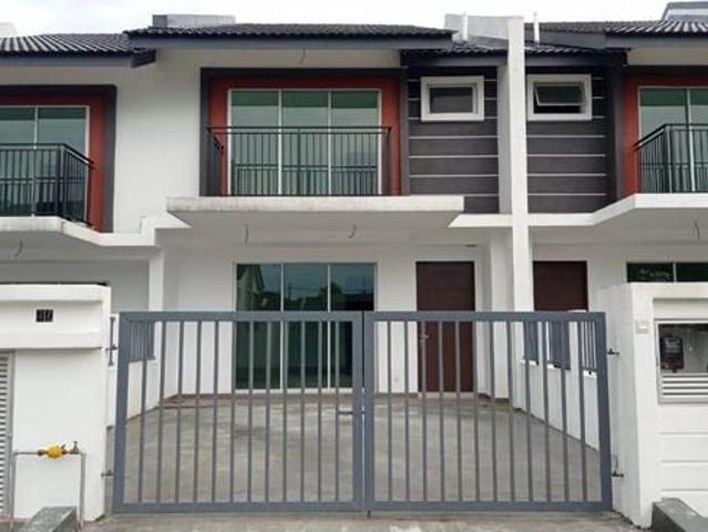 Terraced House for sale in Malaka