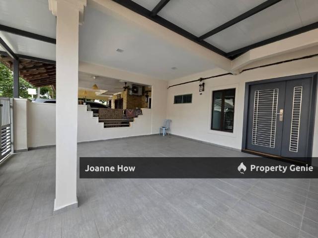 Terraced House for sale in Malaka