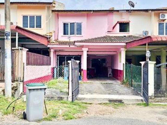 Terraced House for sale in Malaka