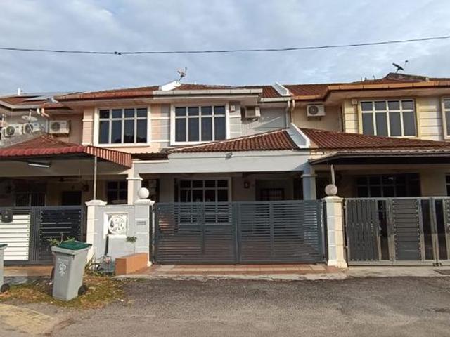 Terraced House for sale in Malaka