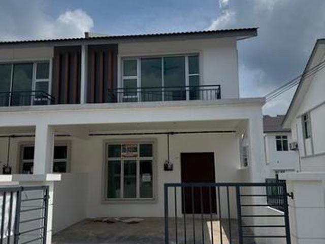 Terraced House for sale in Malaka